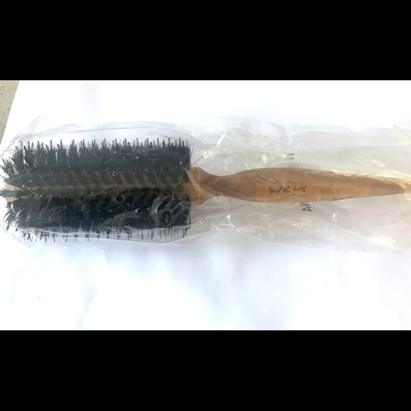 3/$20 Wen by Chaz Dean medium boar bristle brush NEW - Picture 2 of 2